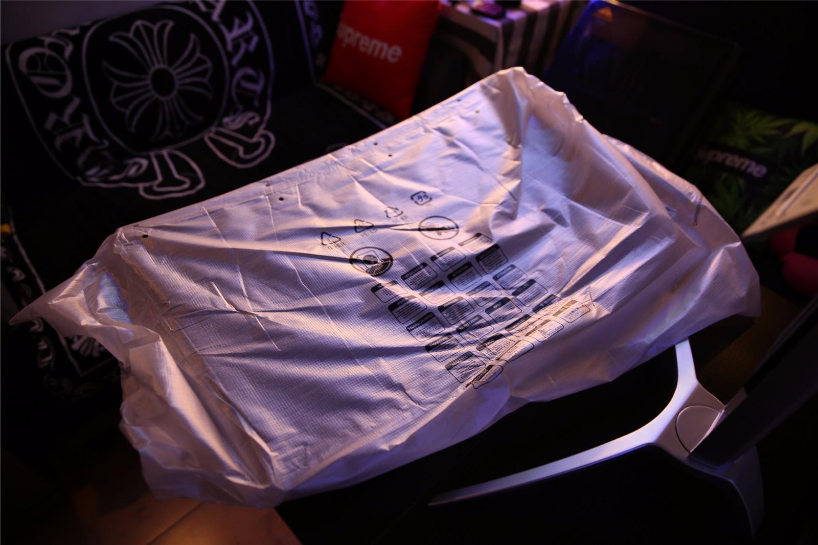 该说不说的这32寸144HZ显示器确实有点牛逼