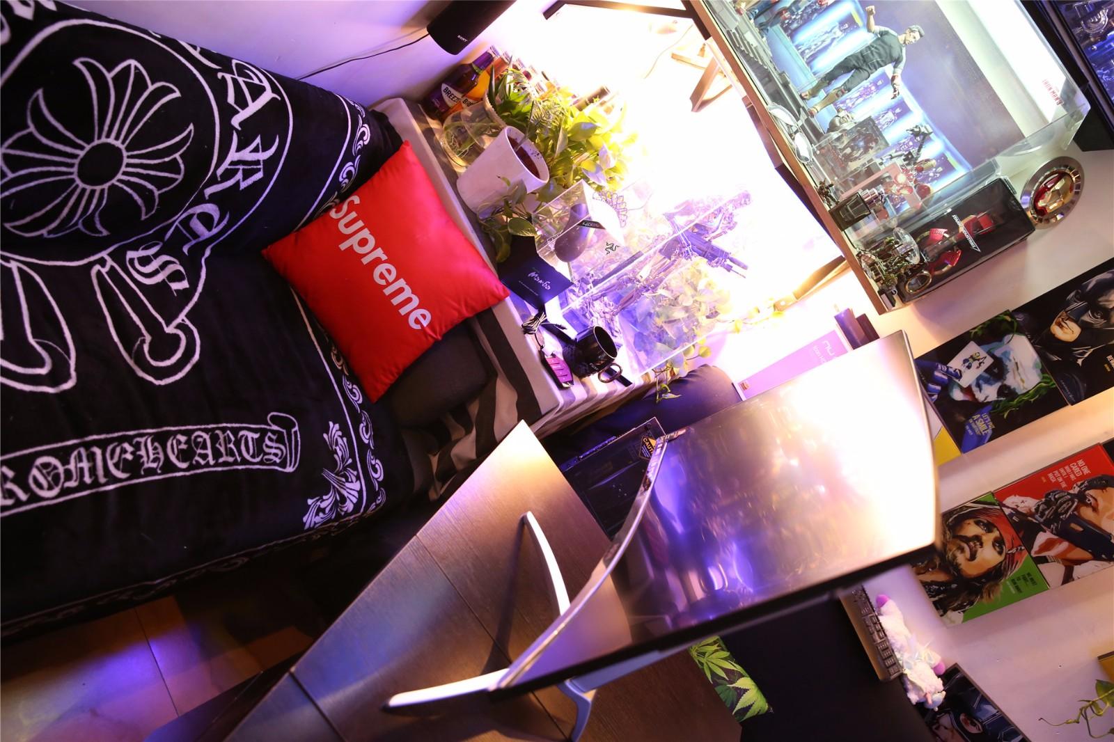 该说不说的这32寸144HZ显示器确实有点牛逼