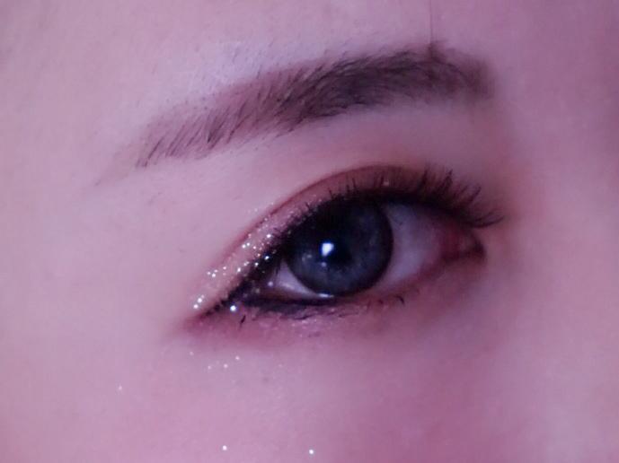 最后为了在party 上美美的 随意扫一下3号的亮片 让眼睛亮闪闪!