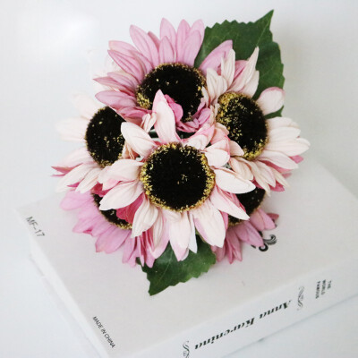 1 Bouquet 6 Head Artificial Helianthus Annuus Flower Home Wedding Party Birthday Floral Decorative Popular Flowers
1 Bouquet 6 Head Artificial Helianthus Annuus Flower Home Wedding Party Birthday Floral Decorative Popular Flowers