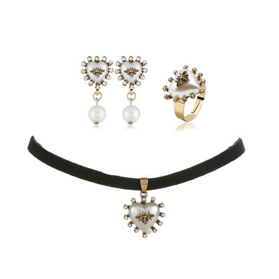 Ancient Heart-Shaped Pendants Three-Piece Bee Animal Jewelry Ring Earrings Necklace Set
Ancient Heart-Shaped Pendants Three-Piece Bee Animal Jewelry Ring Earrings Necklace Set