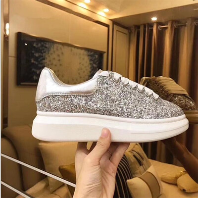 2018 Luxury Brand Men Sneakers Mc Casual Superstar Red Bottom Queen Shoes Real Row Leather Back Lace Up Running Shoes Free Shippin
2018 Luxury Brand Men Sneakers Mc Casual Superstar Red Bottom Queen Shoes Real Row Leather Back Lace Up Running Shoes Free Shippin