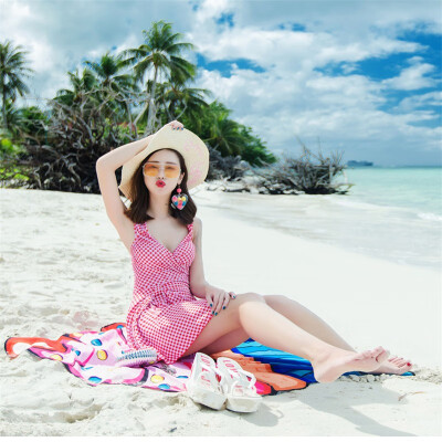 Siamese small chest steel plate gathers slim sexy female new swimwear skirt type flat angle display
Siamese small chest steel plate gathers slim sexy female new swimwear skirt type flat angle display