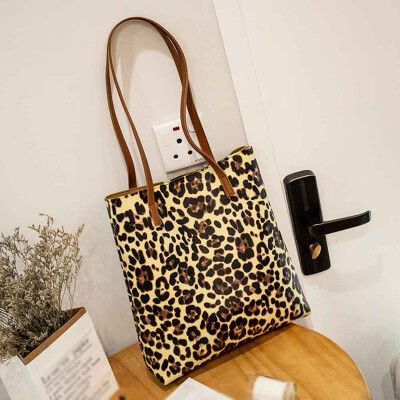Tailored Fashion Womens Leopard Large-Capacity Retro Bag Handbag Student Messenger Bag
Tailored Fashion Womens Leopard Large-Capacity Retro Bag Handbag Student Messenger Bag