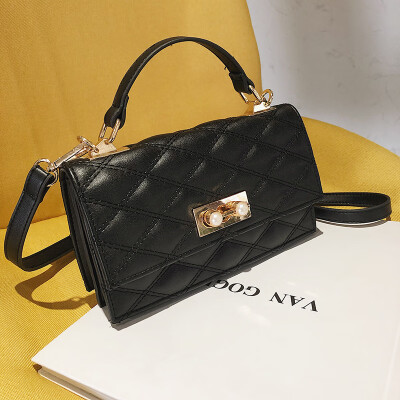 Qiao Bani 2019 new European&American style fashion solid color embroidery thread flip lock buckle handbag shoulder diagonal female bag
Qiao Bani 2019 new European&American style fashion solid color embroidery thread flip lock buckle handbag shoulder diagonal female bag