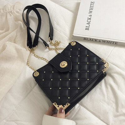 Personality rivet crossbody bag 2019 new Korean fashion rhombic chain bag female casual simple versatile shoulder bag
Personality rivet crossbody bag 2019 new Korean fashion rhombic chain bag female casual simple versatile shoulder bag