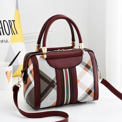 Bag female 2019 spring&summer new embroidered handbag cool fashion handbags pillow bag wholesale
Bag female 2019 spring&summer new embroidered handbag cool fashion handbags pillow bag wholesale