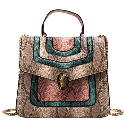 Texture bag female 2018 new wave Korean fashion lock single shoulder small square bag commuter wild Messenger bean bag
Texture bag female 2018 new wave Korean fashion lock single shoulder small square bag commuter wild Messenger bean bag