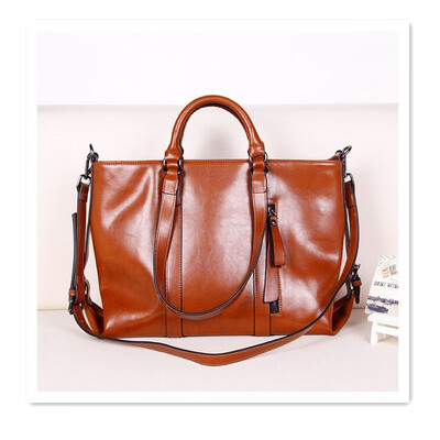 Oil wax bag handbag shoulder bag 2018 new locomotive bag large tide Europe&America simple leather handbag
Oil wax bag handbag shoulder bag 2018 new locomotive bag large tide Europe&America simple leather handbag