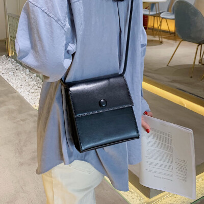 Advanced sense of foreign style womens bag new 2019 net red foreign style small square bag chic texture messenger bag small shoul
Advanced sense of foreign style womens bag new 2019 net red foreign style small square bag chic texture messenger bag small shoul