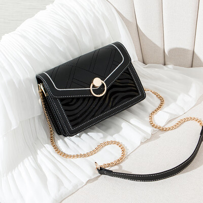 Uh the little girl bag fashion Korean version of the single shoulder chain hundred lap oblique satchel ins
Uh the little girl bag fashion Korean version of the single shoulder chain hundred lap oblique satchel ins