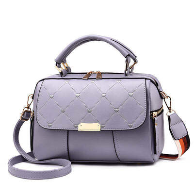 Korean version of the 2019 summer new embroidered line shoulder diagonal package PU leather fashion casual ladies small square bag
Korean version of the 2019 summer new embroidered line shoulder diagonal package PU leather fashion casual ladies small square bag
