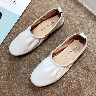 Single-shoe womens shallow flat-soled shoes Korean version of Baitie Grandmas shoes Chic comfortable pregnant womens foot pedal
Single-shoe womens shallow flat-soled shoes Korean version of Baitie Grandmas shoes Chic comfortable pregnant womens foot pedal