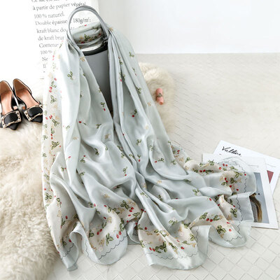 Spring new scarf female floral wild scarf female summer autumn seaside sunscreen shawl dual-use large beach towel
Spring new scarf female floral wild scarf female summer autumn seaside sunscreen shawl dual-use large beach towel