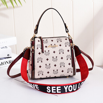 In summer the new tide of Korean womens handbags fashion handbags simple Joker shoulder Messenger bag
In summer the new tide of Korean womens handbags fashion handbags simple Joker shoulder Messenger bag