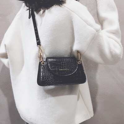 French niche texture bag female 2019 new fashion high sense crocodile pattern wild shoulder slung small square bag
French niche texture bag female 2019 new fashion high sense crocodile pattern wild shoulder slung small square bag