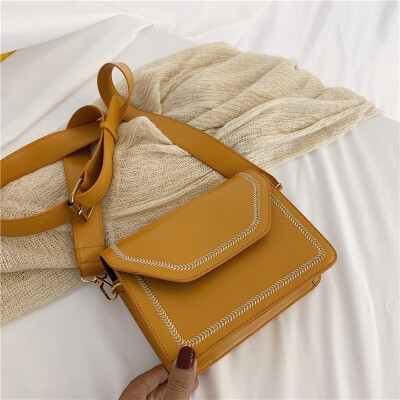 Bag female Korean version of the wild retro embroidery line shoulder bag Messenger bag fashion simple small square bag
Bag female Korean version of the wild retro embroidery line shoulder bag Messenger bag fashion simple small square bag