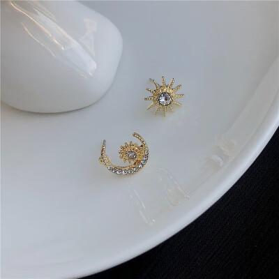 Aretes de mujer modernos 2018 new design star moon pendant earrings fashion wild minimalist jewelry Korean earrings for women
Aretes de mujer modernos 2018 new design star moon pendant earrings fashion wild minimalist jewelry Korean earrings for women