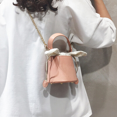 French niche bag American womens bag 2019 new fashion bucket bag summer small fresh portable Messenger bag
French niche bag American womens bag 2019 new fashion bucket bag summer small fresh portable Messenger bag