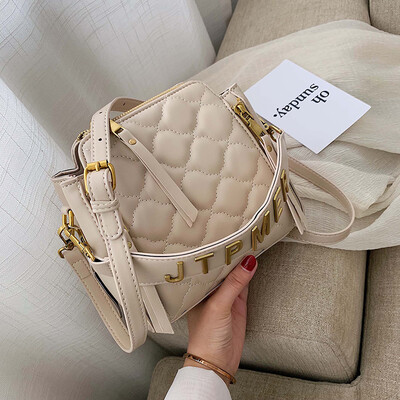 Ins summer texture hand-held water chestnut bucket womens 2019 new style Korean style small bag fashion messenger bag
Ins summer texture hand-held water chestnut bucket womens 2019 new style Korean style small bag fashion messenger bag