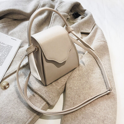 Qiao Bani 2019 new Korean ins fashion simple solid color geometric bag portable wild shoulder diagonal female bag
Qiao Bani 2019 new Korean ins fashion simple solid color geometric bag portable wild shoulder diagonal female bag