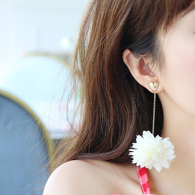 Trendy heart fabric flower pompom earrings female temperament earrings long tide people exaggerated earrings
Trendy heart fabric flower pompom earrings female temperament earrings long tide people exaggerated earrings