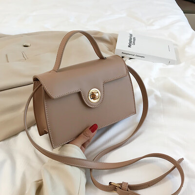 Bag female new wild retro single back Messenger bag fashion lock portable small square bag tide
Bag female new wild retro single back Messenger bag fashion lock portable small square bag tide