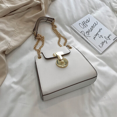 Chic chain bag new 2019 shoulder slung womens fashion simple bag Joker small square bag
Chic chain bag new 2019 shoulder slung womens fashion simple bag Joker small square bag