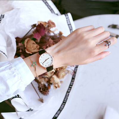 Light luxury French minority watches ladies shaking voice network red fashion trend simple temperament ladies watches students ins
Light luxury French minority watches ladies shaking voice network red fashion trend simple temperament ladies watches students ins