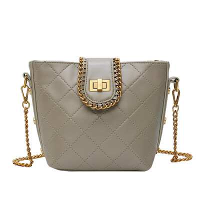 Small bag female 2019 Xin Tao summer new Korean version of the bucket bag sequins flash drill diagonal chain shoulder bag shoulder bag
Small bag female 2019 Xin Tao summer new Korean version of the bucket bag sequins flash drill diagonal chain shoulder bag shoulder bag