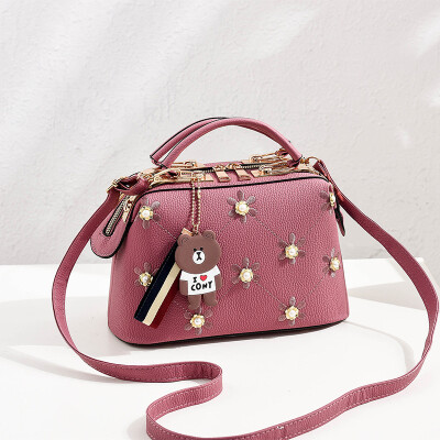 2019 spring new European&American fashion womens handbags solid color steel clip handbags foreign trade hot bags
2019 spring new European&American fashion womens handbags solid color steel clip handbags foreign trade hot bags