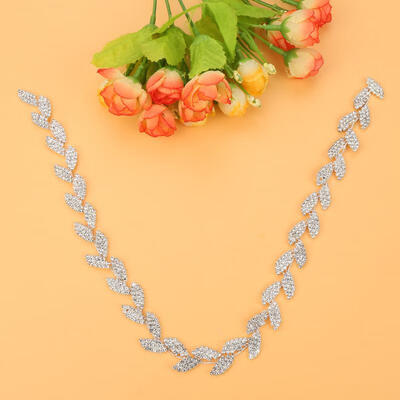Greensen 1yard 15cm Wide Rhinestone Ribbon Tree Leaf Design AAA Diamond Wrap Roll Decoration
Greensen 1yard 15cm Wide Rhinestone Ribbon Tree Leaf Design AAA Diamond Wrap Roll Decoration