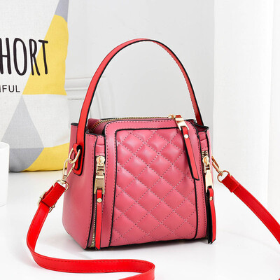 2019 summer new single shoulder diagonal small bag Korean version of the cool fashion womens bag Messenger small square bag
2019 summer new single shoulder diagonal small bag Korean version of the cool fashion womens bag Messenger small square bag