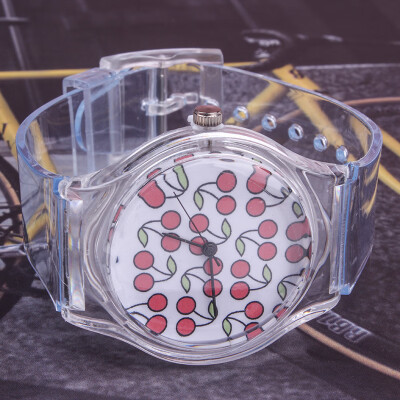Childrens cartoon fruit pattern transparent jelly strap watch student small gift watch
Childrens cartoon fruit pattern transparent jelly strap watch student small gift watch