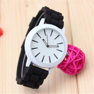 Geneva watch ice cream candy color silicone belt simple hollow pointer male&female students couple quartz watch
Geneva watch ice cream candy color silicone belt simple hollow pointer male&female students couple quartz watch
