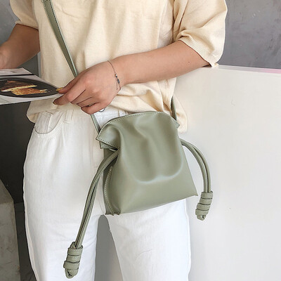 Foreign air small bag female 2019 new wave Korean version of the wild simple shoulder bag fashion texture Messenger bucket bag
Foreign air small bag female 2019 new wave Korean version of the wild simple shoulder bag fashion texture Messenger bucket bag