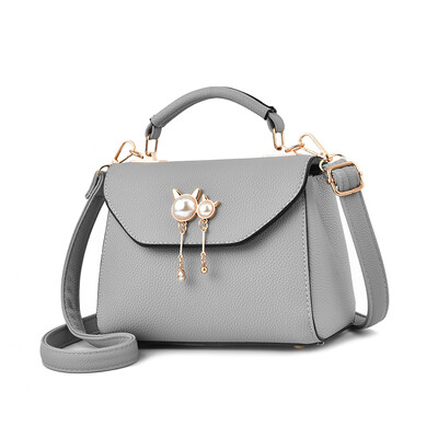 Summer new Korean fashion Joker shoulder Messenger bag ladies portable small square bag
Summer new Korean fashion Joker shoulder Messenger bag ladies portable small square bag