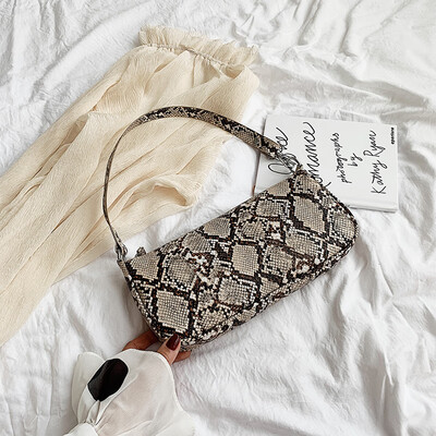 Advanced sense of foreign style fashion womens bag 2019 new bag Korean personality French stick bag casual shoulder Messenger bag
Advanced sense of foreign style fashion womens bag 2019 new bag Korean personality French stick bag casual shoulder Messenger bag
