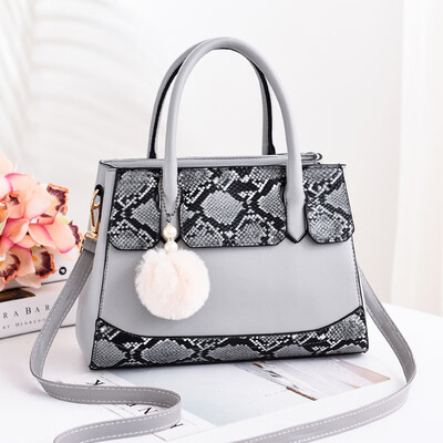 2019 new womens handbags Europe&the United States big bag PU leather fashion trend shoulder bag handbag
2019 new womens handbags Europe&the United States big bag PU leather fashion trend shoulder bag handbag