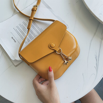 Small bag female new versatile simple shoulder Messenger bag fashion casual retro saddle bag
Small bag female new versatile simple shoulder Messenger bag fashion casual retro saddle bag