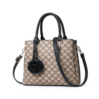 2019 spring European&American fashion new ladies big bag large capacity simple shoulder bag handbag
2019 spring European&American fashion new ladies big bag large capacity simple shoulder bag handbag