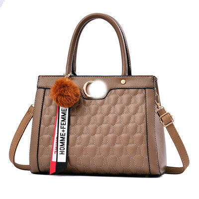 2019 spring&summer new European&American big bag shoulder bag simple wild female bag diagonal cross bag handbag
2019 spring&summer new European&American big bag shoulder bag simple wild female bag diagonal cross bag handbag
