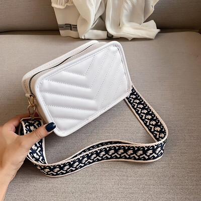 2019 new fashion simple&versatile hit color broadband bag female chic personality V word embroidery line shoulder Messenger bag
2019 new fashion simple&versatile hit color broadband bag female chic personality V word embroidery line shoulder Messenger bag