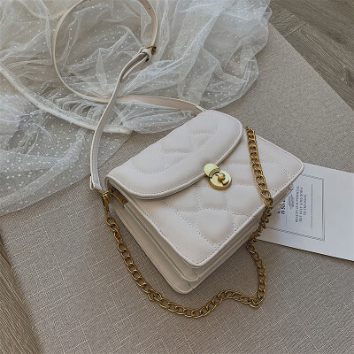 Advanced sense of the ocean bag female 2019 new Korean version of the tide wild shoulder slung fashion rhombic chain small square bag
Advanced sense of the ocean bag female 2019 new Korean version of the tide wild shoulder slung fashion rhombic chain small square bag
