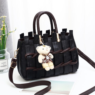Ladies bag 2019 Europe&the new womens bag PU leather fashion handbags trend shoulder bag wholesale
Ladies bag 2019 Europe&the new womens bag PU leather fashion handbags trend shoulder bag wholesale