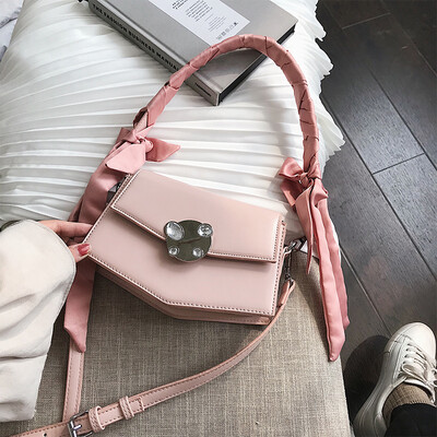 Senior sense of foreign small bag female 2019 Korean version of the fashion shoulder bag small fairy temperament simple Messenger bag
Senior sense of foreign small bag female 2019 Korean version of the fashion shoulder bag small fairy temperament simple Messenger bag