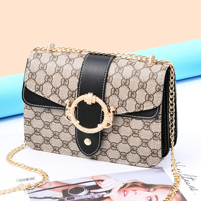 2019 spring&summer new womens bag PU leather Korean version of the fashion simple small square bag trend single shoulder Messenger bag
2019 spring&summer new womens bag PU leather Korean version of the fashion simple small square bag trend single shoulder Messenger bag