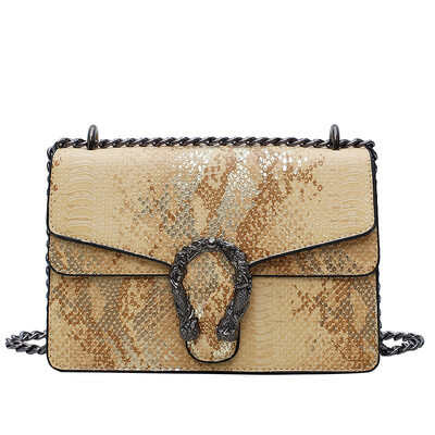 Chao Korean version of the wild Messenger bag chain shoulder simple fashion small square bag
Chao Korean version of the wild Messenger bag chain shoulder simple fashion small square bag