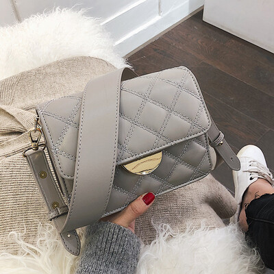 Small fragrance bag female 2019 new Korean fashion Lingge casual wild wide shoulder strap shoulder slung small square bag
Small fragrance bag female 2019 new Korean fashion Lingge casual wild wide shoulder strap shoulder slung small square bag