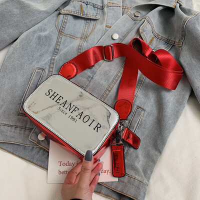 New small bag female 2019 new wave wild wide shoulder strap shoulder Messenger bag French small foreign small square bag
New small bag female 2019 new wave wild wide shoulder strap shoulder Messenger bag French small foreign small square bag